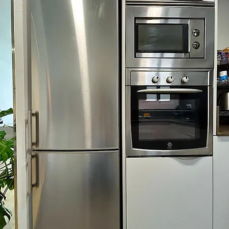 Abbott - 1 Min From The - 100m2 - Sleeps 8 Apartament