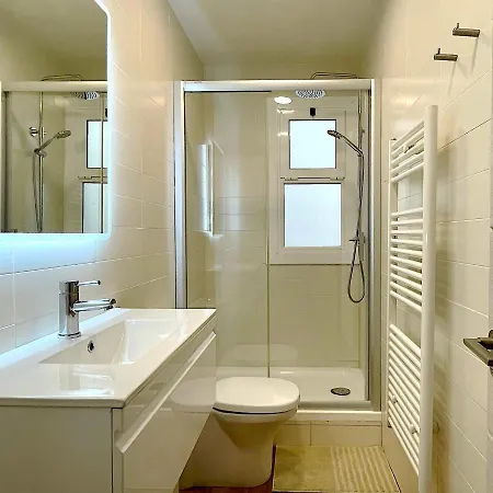 Abbott - 1 Min From The - 100m2 - Sleeps 8 Apartment Sitges