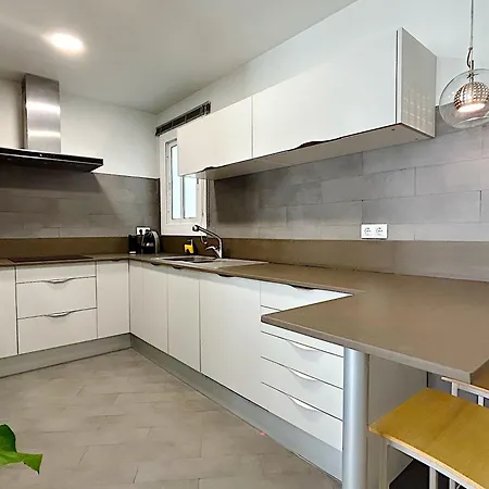 Apartment Abbott - 1 Min From The - 100m2 - Sleeps 8 *