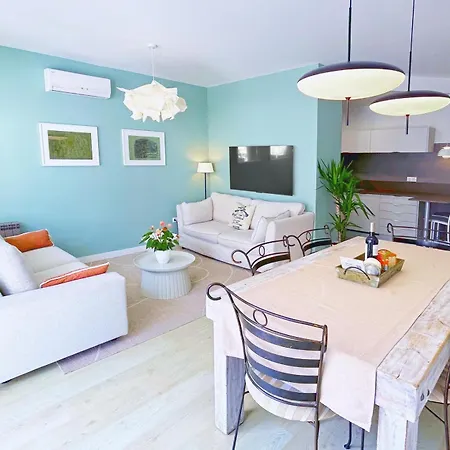 Abbott - 1 Min From The - 100m2 - Sleeps 8 Apartment Sitges