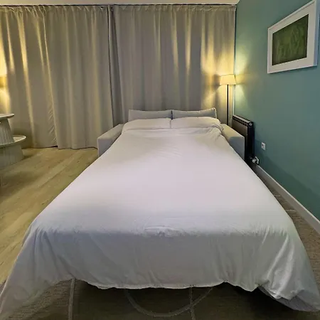 Abbott - 1 Min From The - 100m2 - Sleeps 8 Apartment